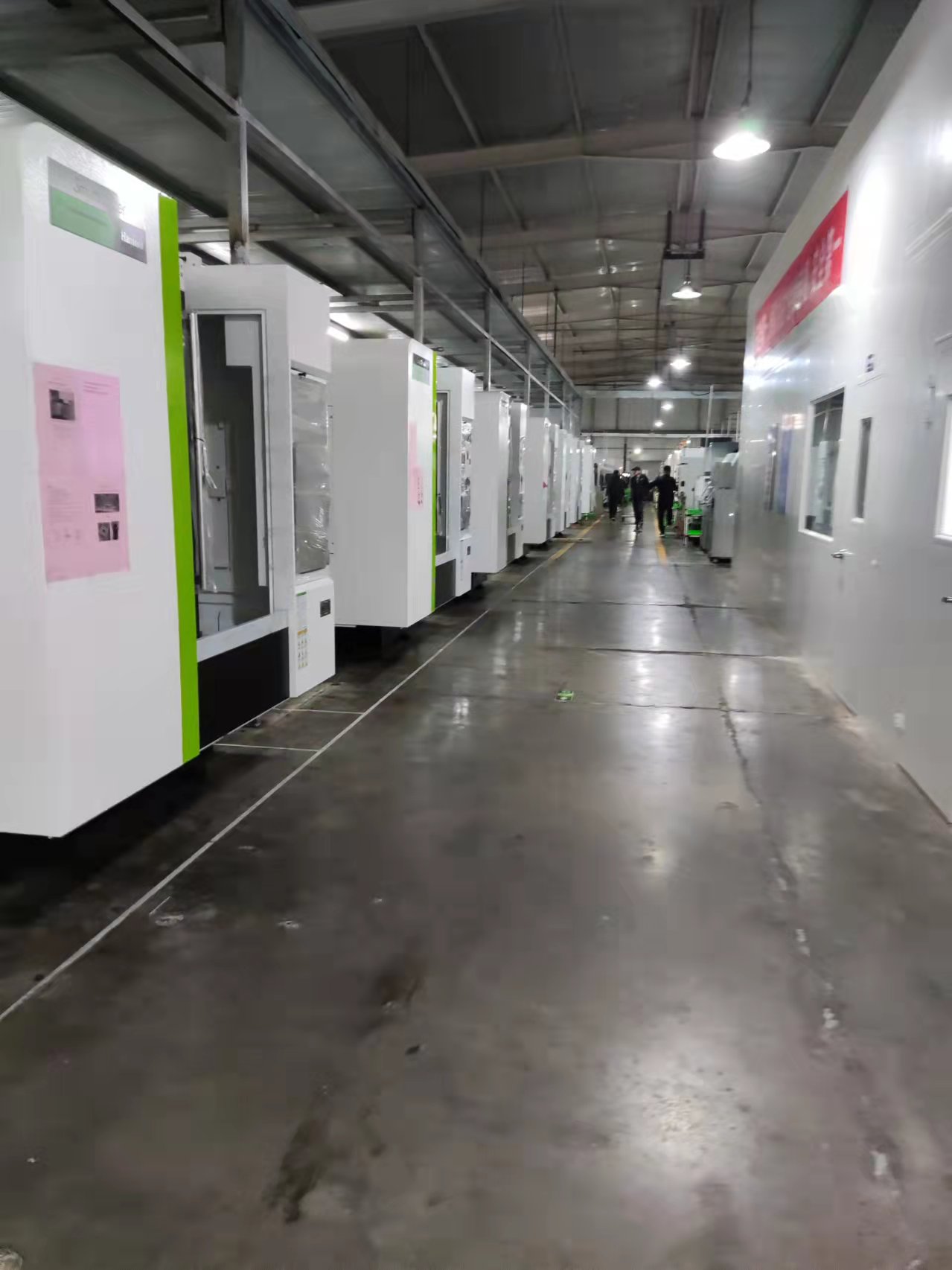 加工中心就位.jpg 加工中心就位.jpg