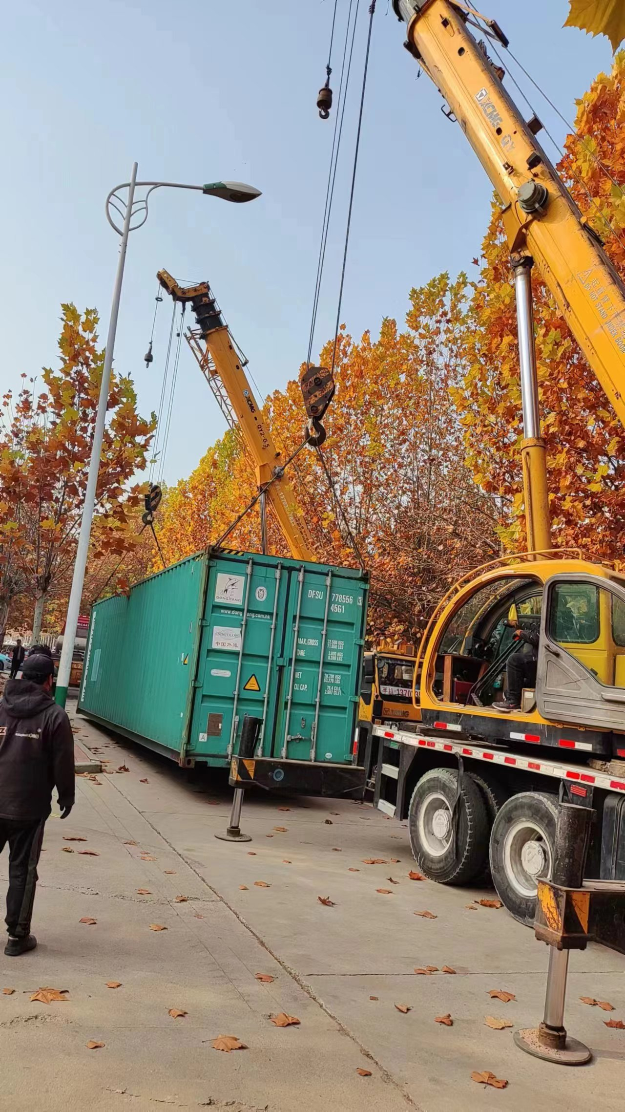 臺(tái)灣協(xié)鴻龍門(mén)銑床交機(jī)